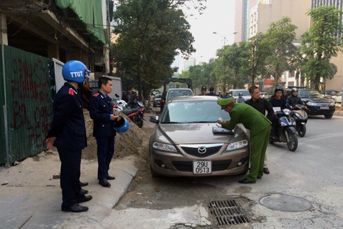 Ra quân xử lý vi phạm trật tự ATGT và trật tự đô thị ảnh 11