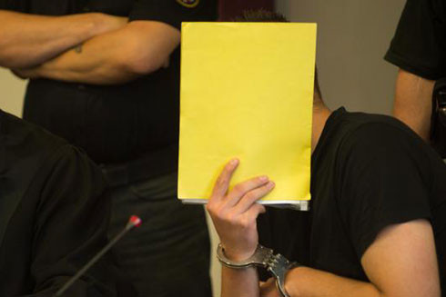 Bản án chung thân cho đối tượng hãm hiếp nữ sinh gây chấn động nước Đức ảnh 1