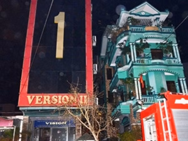 Hàng chục người thoát nạn trong 2 vụ cháy trong đêm ảnh 1