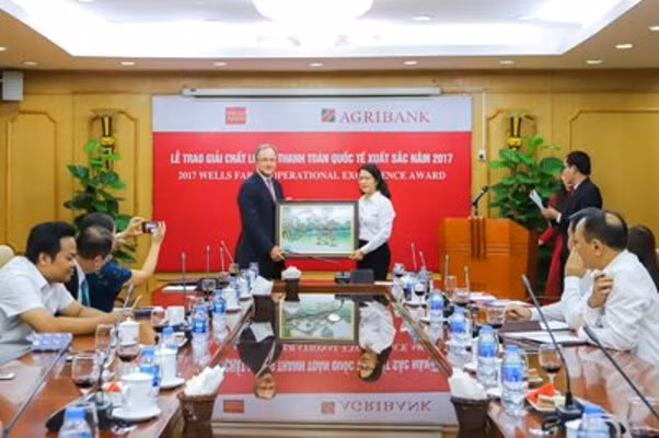 Agribank nhận giải thưởng "Chất lượng thanh toán xuất sắc năm 2017" ảnh 2 Agribank nhận giải thưởng "Chất lượng thanh toán xuất sắc năm 2017" ảnh 2
