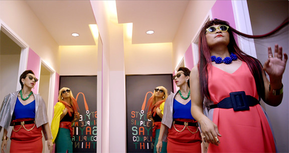 "Nữ hoàng" và "hoa hậu" làng hài Thu Trang - Lê Khánh tinh nghịch trong poster "Thần tiên cũng nổi điên" ảnh 10