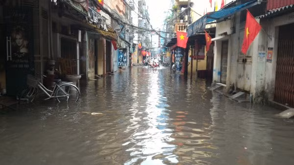 Khu H Tân Mai sau một cơn mưa dai... ảnh 12