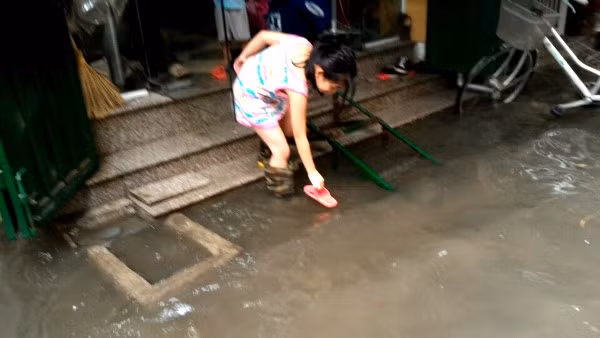 Khu H Tân Mai sau một cơn mưa dai... ảnh 9