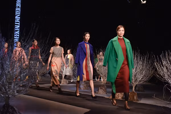 VFW Thu Đông 2016: Thông điệp của thời trang ứng dụng ảnh 14