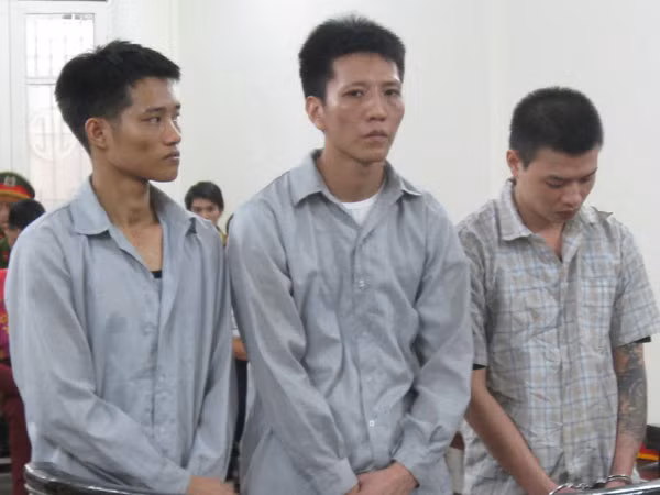 Nhân viên bỏ việc, chủ quán "thư giãn" trút giận lên đối thủ ảnh 1