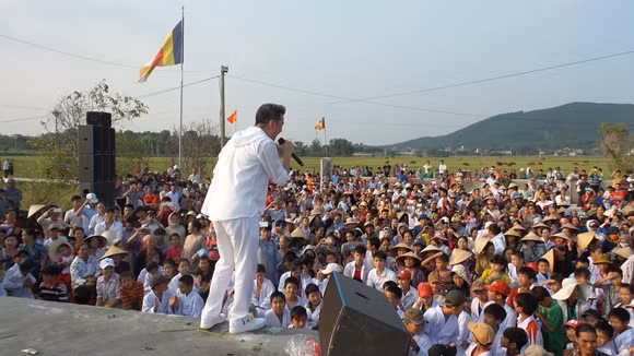 Đàm Vĩnh Hưng bất ngờ trước tình cảm của người dân Hà Tĩnh ảnh 7