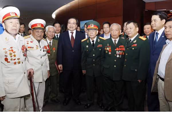 Gặp mặt, tri ân các cựu chiến binh, thanh niên xung phong tham gia kháng chiến chống Pháp ảnh 1