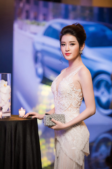 Diện váy xuyên thấu, Á hậu Huyền My khoe vòng một quyến rũ ảnh 6 Diện váy xuyên thấu, Á hậu Huyền My khoe vòng một quyến rũ ảnh 6