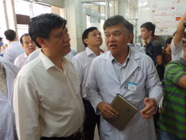 Audio 6-6-2015: Bắt Phó TGĐ sàn vàng BBG và chuyện thí điểm cho xe máy đi vào làn ô tô, giờ cao điểm ảnh 1