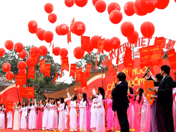 Ngày thơ Việt Nam 2016: Xúc động những vần thơ về Tổ quốc ảnh 2