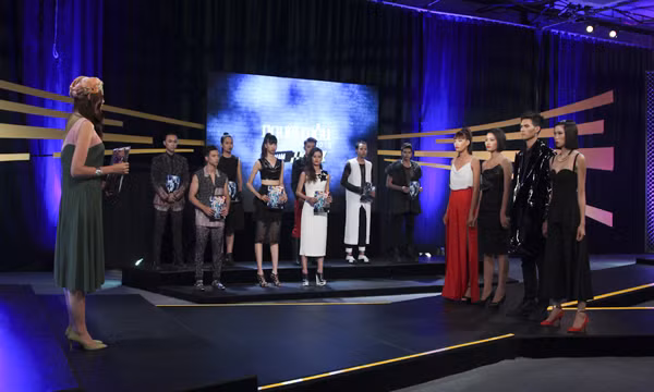 Vietnam’s Next Top Model 2015 sốc với màn loại kép ảnh 10