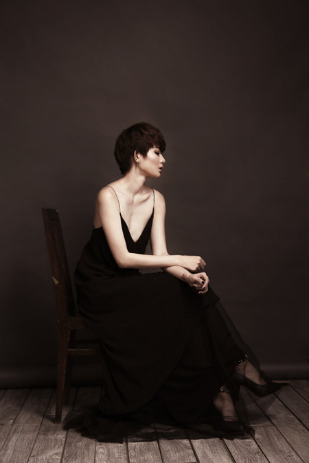 Kim Nhã "lột xác" thành quý cô, hờ hững khoe lưng thon ảnh 6 Kim Nhã "lột xác" thành quý cô, hờ hững khoe lưng thon ảnh 6