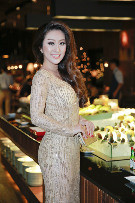 MC Kim Trang khoe đường cong quyến rũ với thiết kế của Nhật Phượng ảnh 4