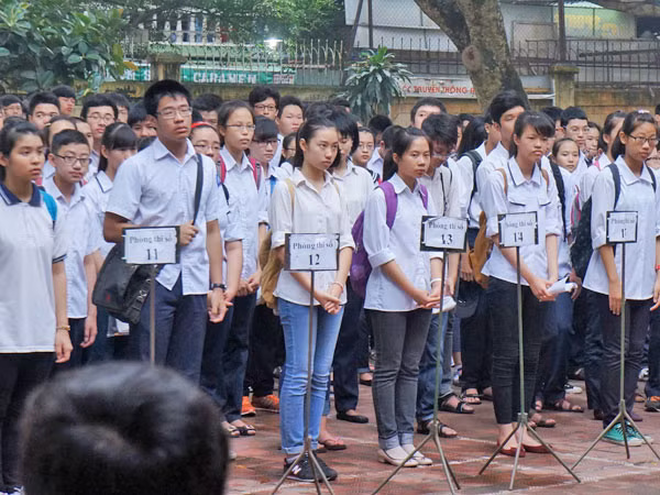 Thi lớp 10 THPT: Đừng lao vào trường có tiếng chỉ vì “oai“ ảnh 1