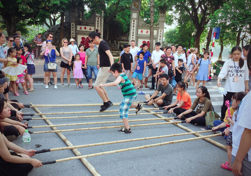 Sau 10 năm, lượng khách quốc tế đến tham quan Thủ đô Hà Nội tăng gần 4 lần ảnh 2 Sau 10 năm, lượng khách quốc tế đến tham quan Thủ đô Hà Nội tăng gần 4 lần ảnh 2