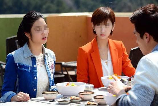 "Tay ba" công sở, cùng là cặp bồ mà vẫn đánh ghen ảnh 1