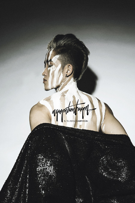 NTK Nguyễn Tiến Truyển tung ảnh tự làm người mẫu ấn tượng ảnh 2