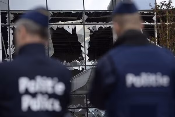 Rùng mình cảnh "bom đinh" tàn phá cơ thể nạn nhân vụ khủng bố ở Bỉ ảnh 2