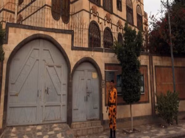 Arập Xêút điều tra cáo buộc không kích Đại sứ quán Iran ở Yemen ảnh 1