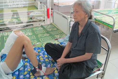 Nạn nhân vụ ô tô đâm, kéo lê ở Ô Chợ Dừa: Thoát "tử thần", nhưng chật vật trên giường bệnh ảnh 3