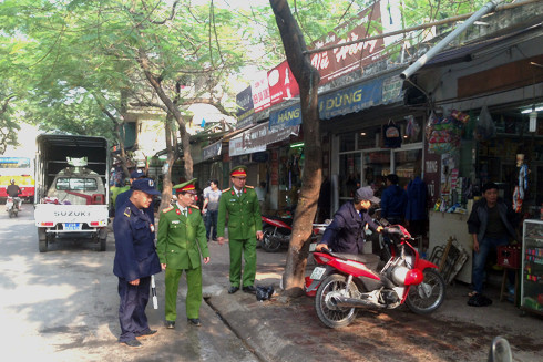 Ra quân xử lý vi phạm trật tự ATGT và trật tự đô thị ảnh 8 Ra quân xử lý vi phạm trật tự ATGT và trật tự đô thị ảnh 8