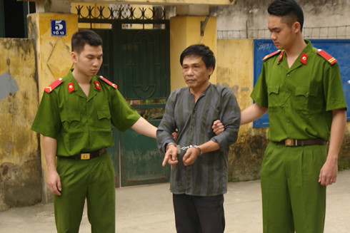 Cuộc tụ tập ban đêm và ánh lửa lập lòe xuất hiện chớp nhoáng của nhóm trộm tài sản bằng đèn khò ảnh 2