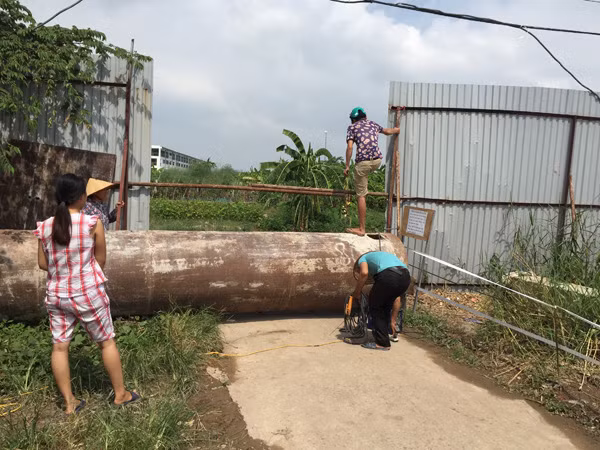 Dự án bịt lối vào, dân leo rào về nhà ảnh 1