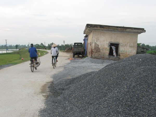 Hà Nội yêu cầu xử lý nghiêm 10 vi phạm đê điều mới phát sinh ảnh 1