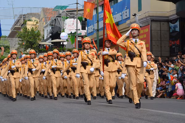 Những bông hồng xinh đẹp, mạnh mẽ tại Lễ diễu binh, diễu hành sáng 2-9 ảnh 11