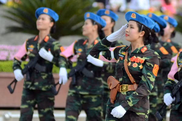 Những bông hồng xinh đẹp, mạnh mẽ tại Lễ diễu binh, diễu hành sáng 2-9 ảnh 1