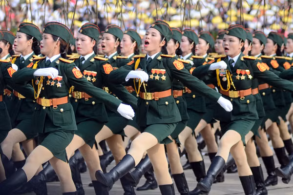 Những bông hồng xinh đẹp, mạnh mẽ tại Lễ diễu binh, diễu hành sáng 2-9 ảnh 3