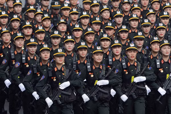 Những bông hồng xinh đẹp, mạnh mẽ tại Lễ diễu binh, diễu hành sáng 2-9 ảnh 6