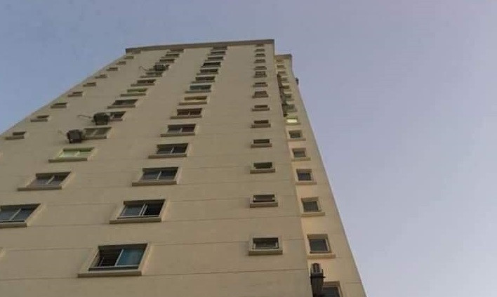 Bé trai chơi ở sân chung cư bị bê tông rơi trúng đầu tử vong ảnh 1 Bé trai chơi ở sân chung cư bị bê tông rơi trúng đầu tử vong ảnh 1