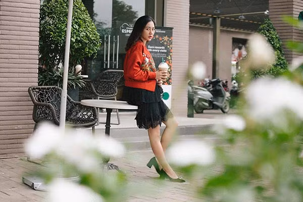 Văn Mai Hương sành điệu xuống phố ngày cận Tết ảnh 6 Văn Mai Hương sành điệu xuống phố ngày cận Tết ảnh 6