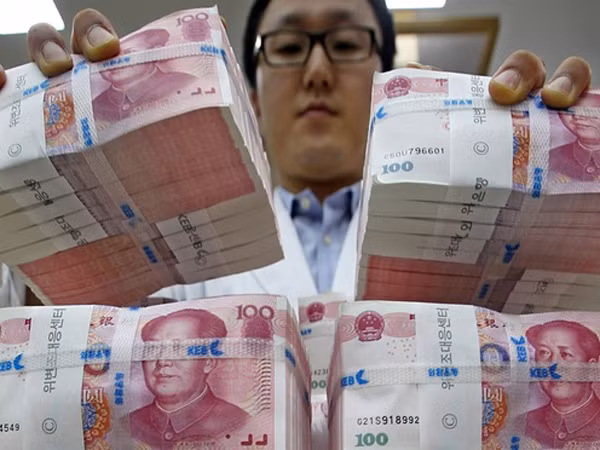 Ngày thứ hai đồng nhân dân tệ phá giá: Cú sốc với thị trường toàn cầu ảnh 1