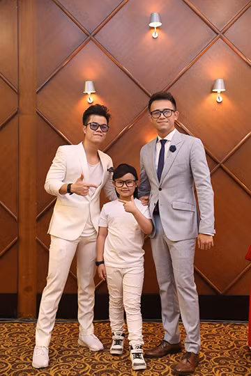 Con gái Thúy Hạnh - Minh Khang chững chạc bên ba mẹ ảnh 5