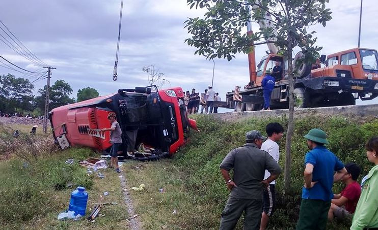 Lật xe giường nằm, 2 người tử vong tại chỗ ảnh 1