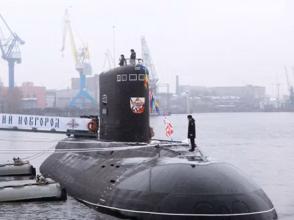 Phát hiện tàu ngầm Nga tại biển Ailen, căng thẳng Nga-Anh tiếp tục leo thang ảnh 1