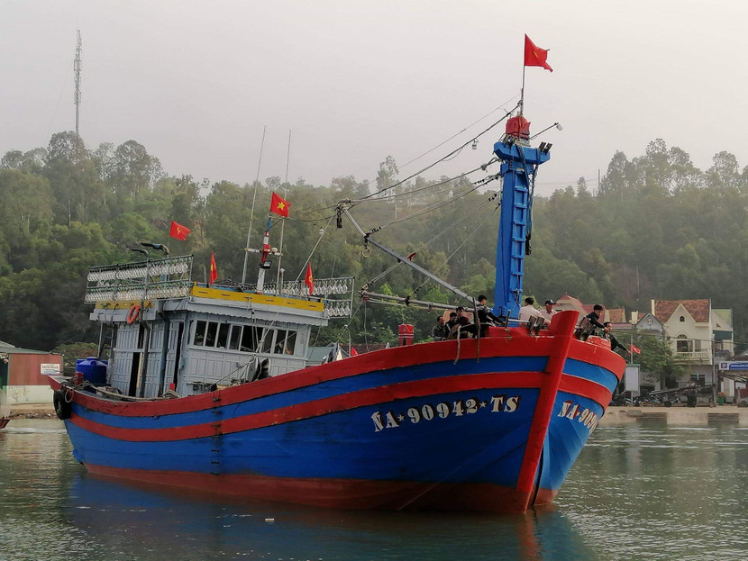 Cứu tàu đánh cá gặp nạn, đưa 14 ngư dân vào bờ an toàn ảnh 1 Cứu tàu đánh cá gặp nạn, đưa 14 ngư dân vào bờ an toàn ảnh 1