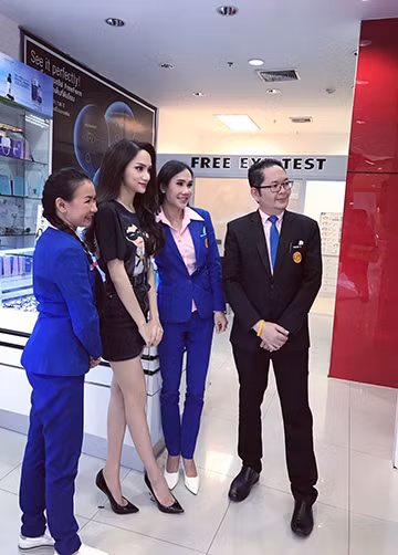 Hoa hậu Hương Giang được người hâm mộ quốc tế săn đón tại Thái Lan ảnh 10