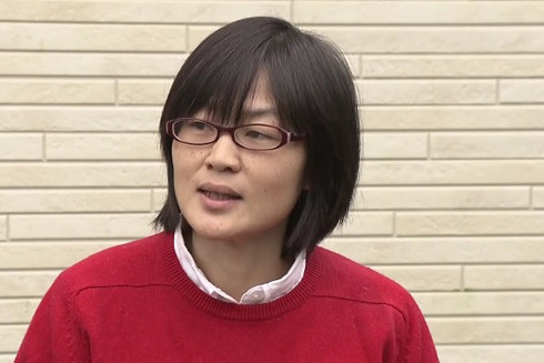 Nữ nghị sĩ Nhật bị đuổi ra ngoài vì ngậm thuốc ho lúc phát biểu ảnh 1