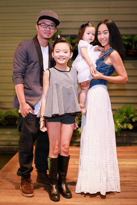 Con gái Đoan Trang rụt rè khi ở chốn đông người ảnh 4