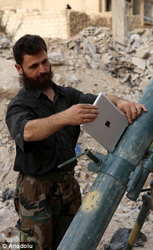 Quân nổi dậy Syria dùng Ipad để bắn súng cối, tên lửa ảnh 2