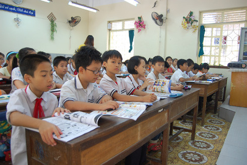 Học tiếng Anh trong trường không đủ để giao tiếp ảnh 1