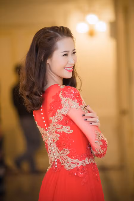 Hoa hậu Dương Thuỳ Linh rạng ngời làm MC Gala Asian một mái nhà chung ảnh 3