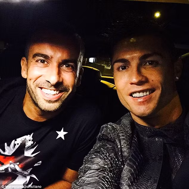 Ronaldo là chuyên gia chụp ảnh "tự sướng" ảnh 4