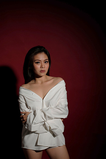 Hải Yến Idol đau khổ cùng "trai lạ" trong "Có một người vẫn thương" ảnh 4 Hải Yến Idol đau khổ cùng "trai lạ" trong "Có một người vẫn thương" ảnh 4