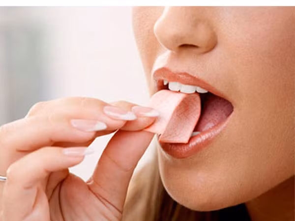 Nuốt kẹo cao su có thể gây tắc ruột ảnh 1
