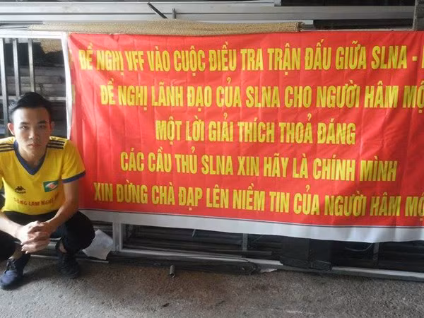 CĐV SLNA yêu cầu điều tra… đội nhà ảnh 1