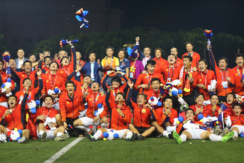 Bóng đá Việt Nam "giong buồm ra biển lớn" ảnh 1